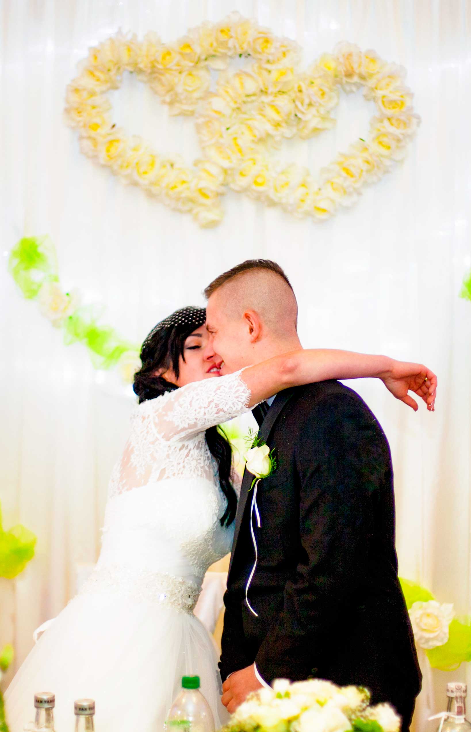 Wedding Bride kiss